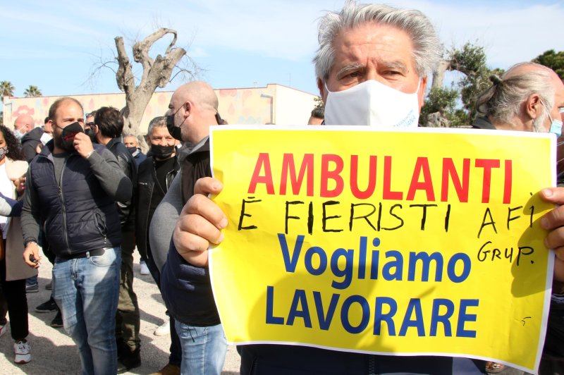 Bari La Protesta Dei Venditori Ambulanti Corriere It