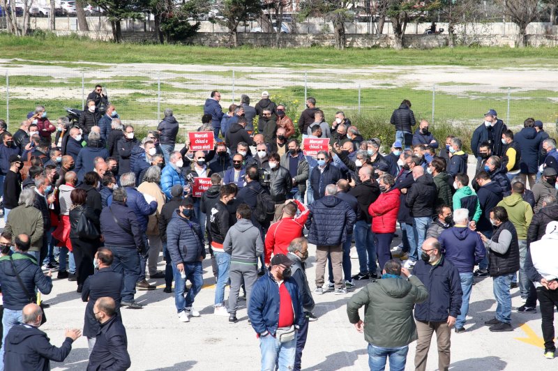 Bari La Protesta Dei Venditori Ambulanti Corriere It