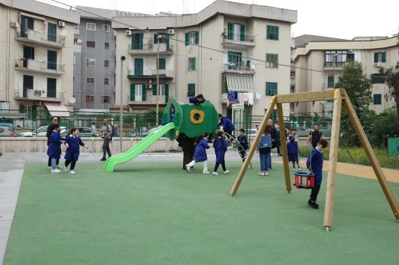 Niccol Fabi Inaugura Parco Giochi A Taranto Corriere It