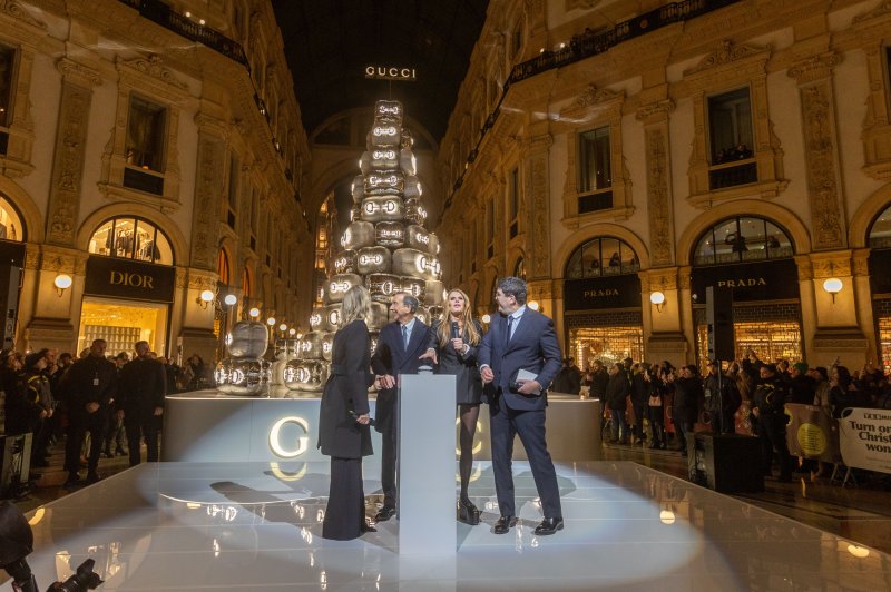 L Albero Di Natale Di Gucci In Galleria Vittorio Emanuele II Le