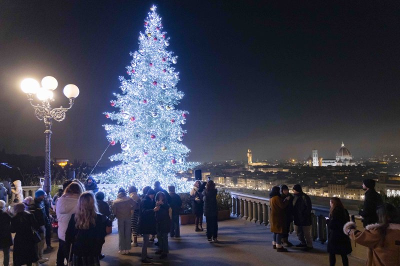 Il Centro Di Firenze Si Accende Con Le Luci Di Natale E Per L