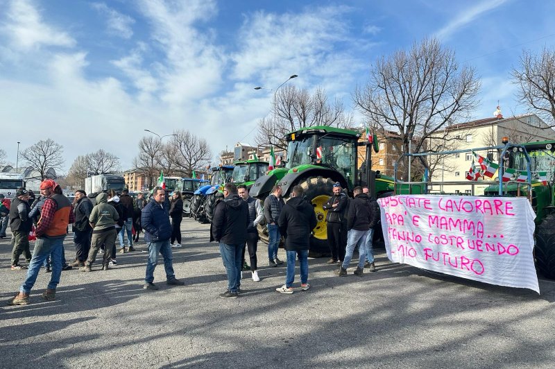 La protesta dei trattori è arrivata a Bergamo Corriere it