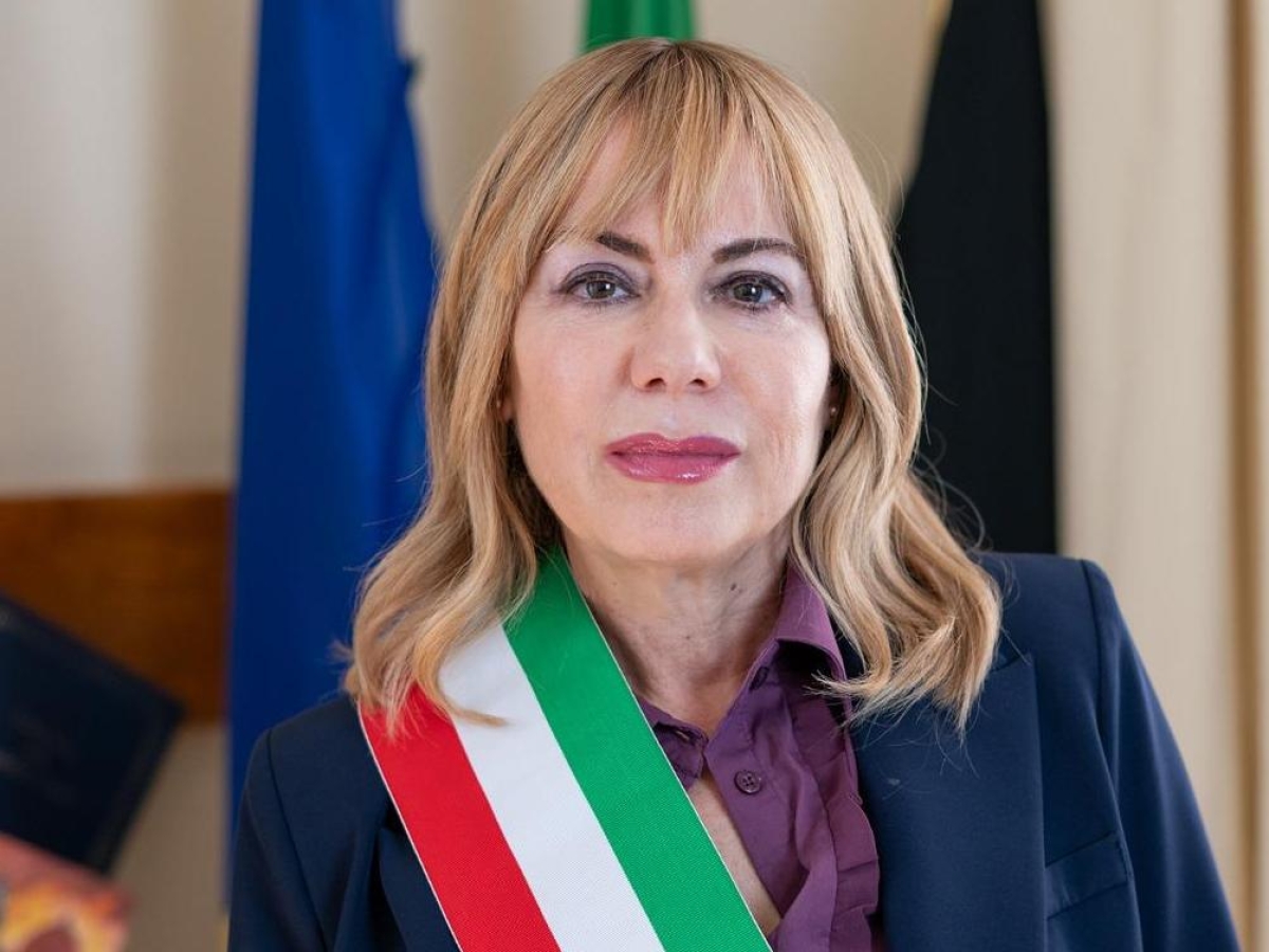 La Sindaca Di Latina Matilde Celentano Io Il Tumore Le Cure Poi Il Veleno Social Ma Dov