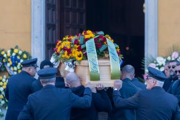 Funerali Di Boiocchi I Cori Degli Ultr Della Curva Nord Dell Inter