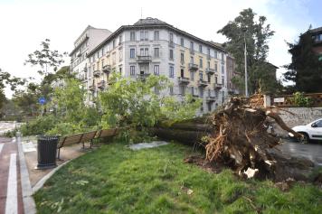 Il Violentissimo Temporale A Milano Di Stanotte L Apocalisse