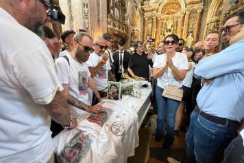 Funerali Giovanbattista Cutolo La Sorella Ludovica Dall Altare