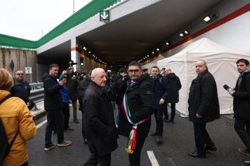 Pozzuoli Inaugurato Il Tunnel Tangenziale Porto Sar Anche Via Di