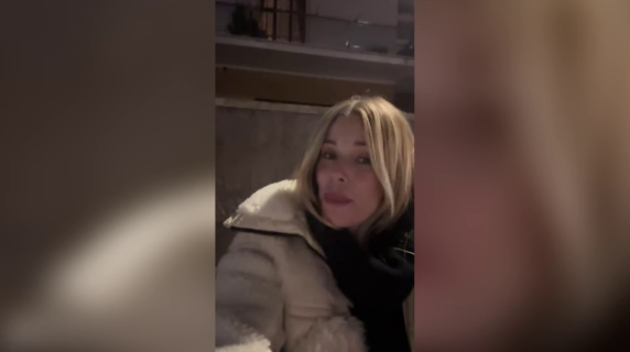 Alessia Marcuzzi La Sorpresa A Spasso Con Il Cane Sotto Casa Al