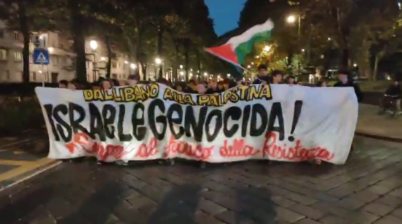 Corteo pro Palestina a Torino corteo in centro e falò in piazza