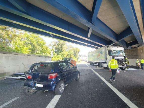 Incidente A Orio In A Coinvolti Due Tir E Un Auto Tre Feriti Tratto