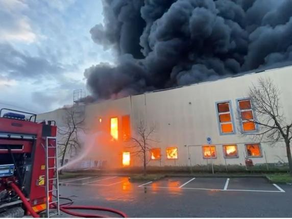 Incendio Alla Arcadia Di Truccazzano Colonna Di Fumo Visibile Anche