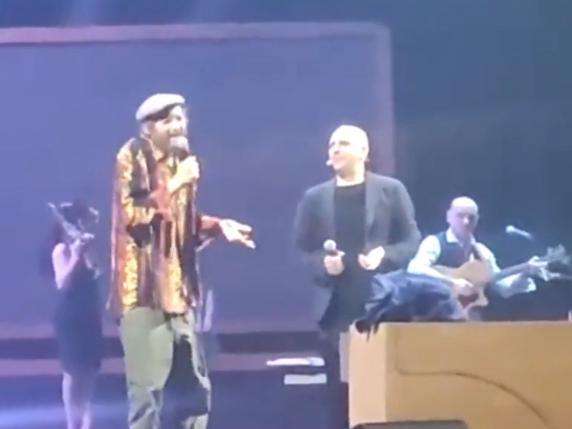 Milano Jovanotti A Sorpresa Sul Palco Degli Arcimboldi Con Checco