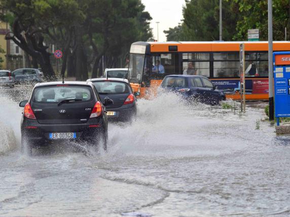 Meteo Puglia piogge e temporali da venerdì 7 luglio allerta gialla