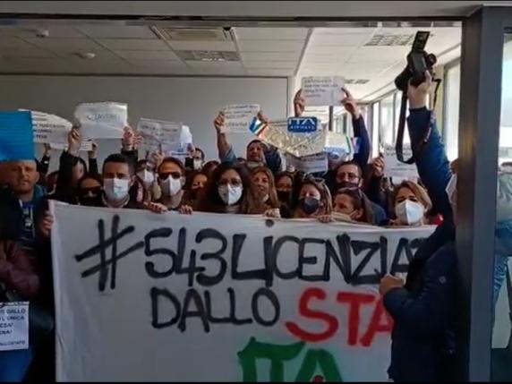 Palermo La Rabbia Dei Lavoratori Covisian E Almaviva Occupata La Sede