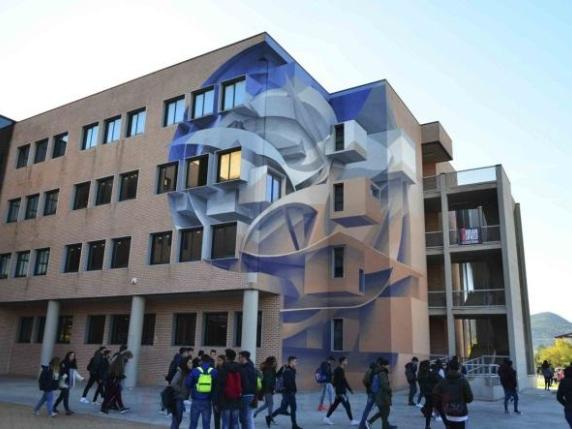 Niente Banchi Non Apre Il Liceo Scientifico Di Agropoli Corriere It