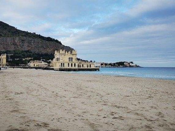 Sicilia La Stagione Balneare Parte Il 16 E Fino Ad Allora Le Spiagge