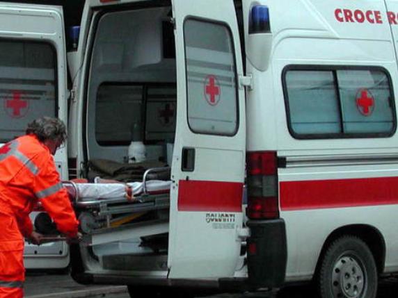 Napoli Accoltella Il Marito Alla Gola Arrestata Una Enne Corriere It