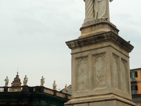 Napoli No Green Pass In Centinaia Tra Il Duomo E Piazza Dante