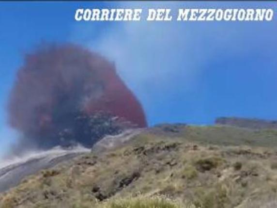 Eruzione Stromboli Il Video Choc Girato Dallamico Dellescursionista