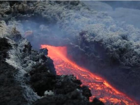 Etna Nuovo Flusso Spettacolare Colata Visibile Anche Da Catania