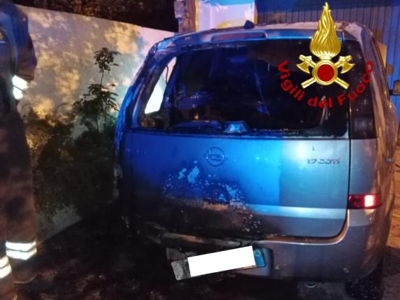 Lecce Attentato A Un Giovane Avvocato Data Alle Fiamme La Sua Auto