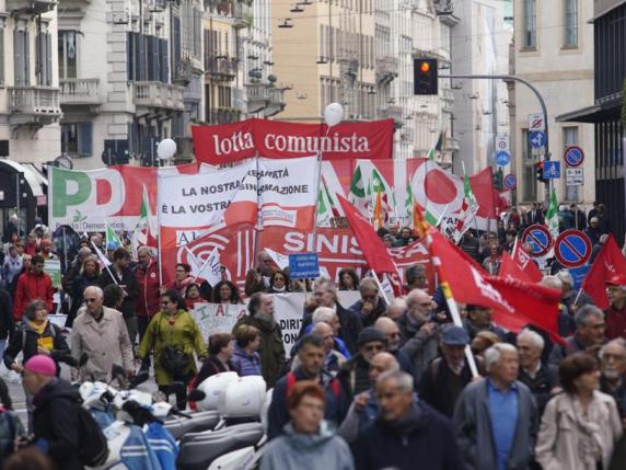 Primo Maggio A Milano Migliaia Alle Manifestazioni Tra Corteo E