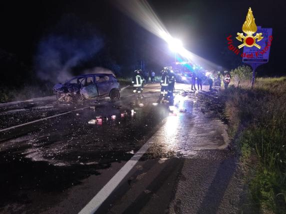 Incidente Savignano Sul Panaro L Auto Prende Fuoco Due Morti