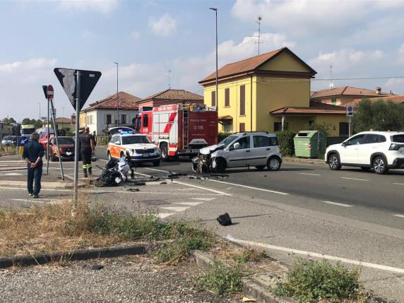 Piacenza Scontro Tra Una Moto E Un Auto Morto Enne Lunghe Code