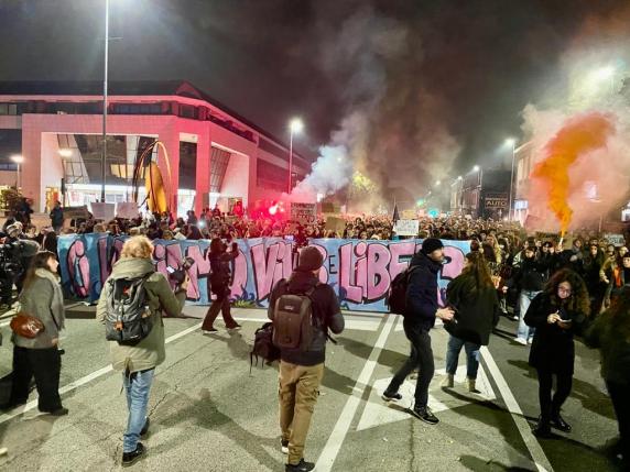 Giulia Cecchettin In Migliaia A Padova Per Il Corteo Serale Emozione