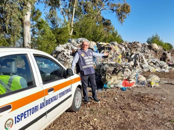 Manfredonia Tonnellate Di Rifiuti Dalla Campania Scaricati A Ridosso