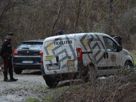 Rapina Da Film Ad Arezzo Speronano Il Furgone Portavalori Picchiano L