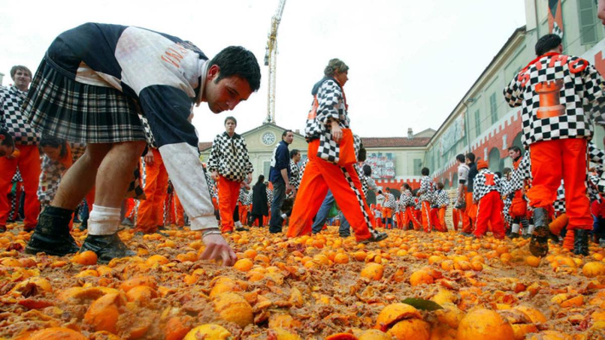 Battaglia Delle Arance Di Ivrea Non C Spreco La Frutta Diventa