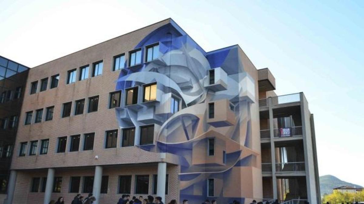 Niente Banchi Non Apre Il Liceo Scientifico Di Agropoli Corriere It