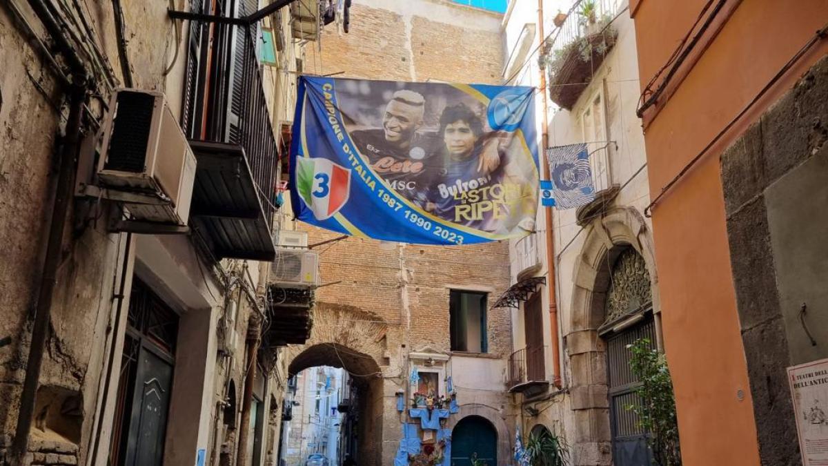 Napoli La Citt Si Tinge Di Azzurro Per I Suoi Eroi Corriere It