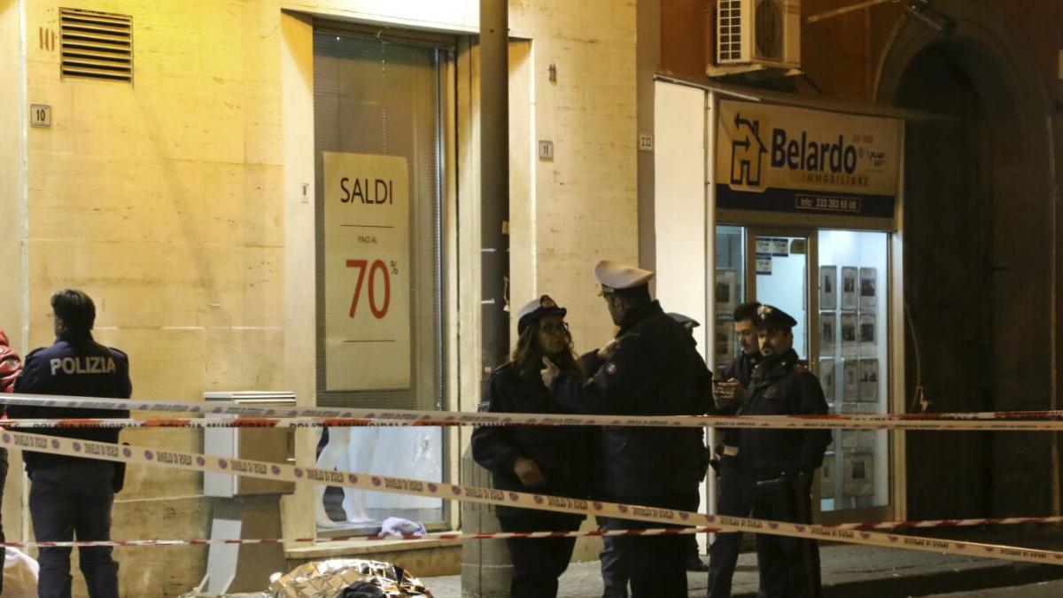 Napoli Rapinatore Ucciso Da Gioielliere Il Bandito Non Spar