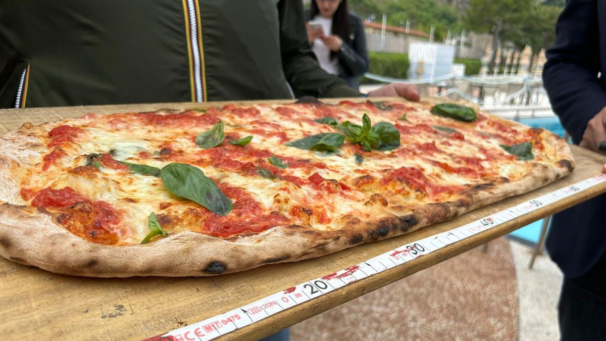 A Vico Equense Scoppia La Guerra Della Pizza A Metro C La