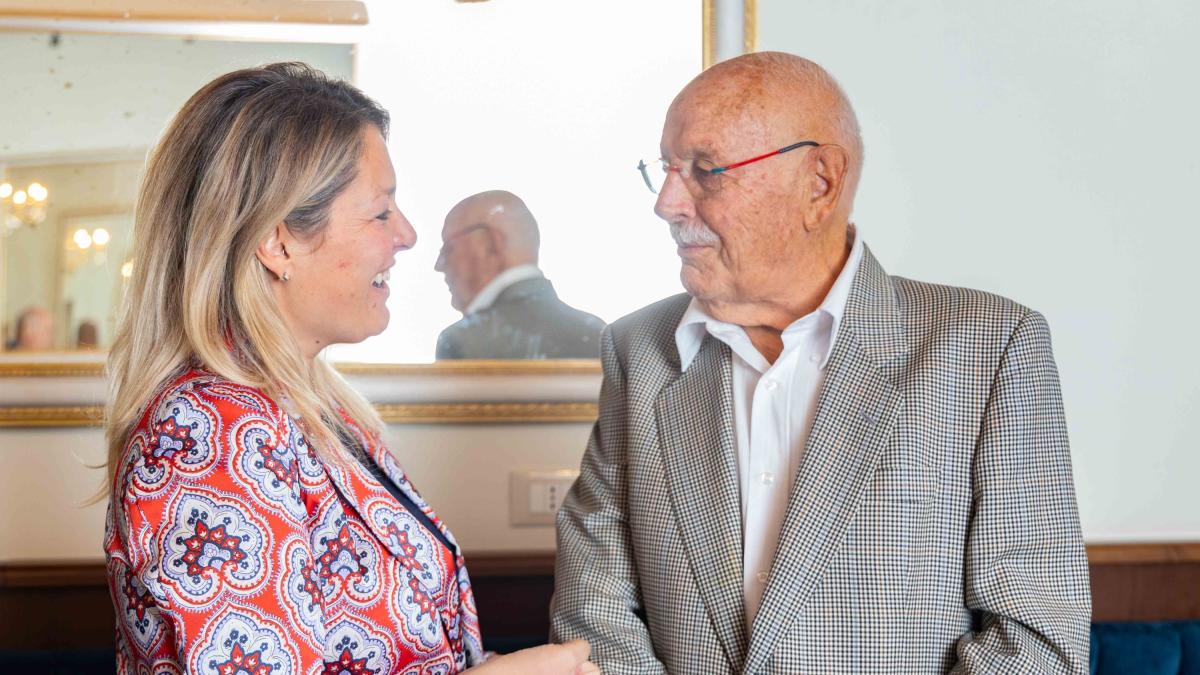 Firenze Il 91enne Rapinato Dell Orologio Invita A Colazione La Squadra