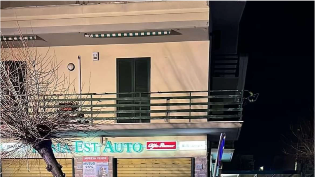 Roma Incidente A Villaggio Prenestino In Sulla Smart Che Si Ribalta