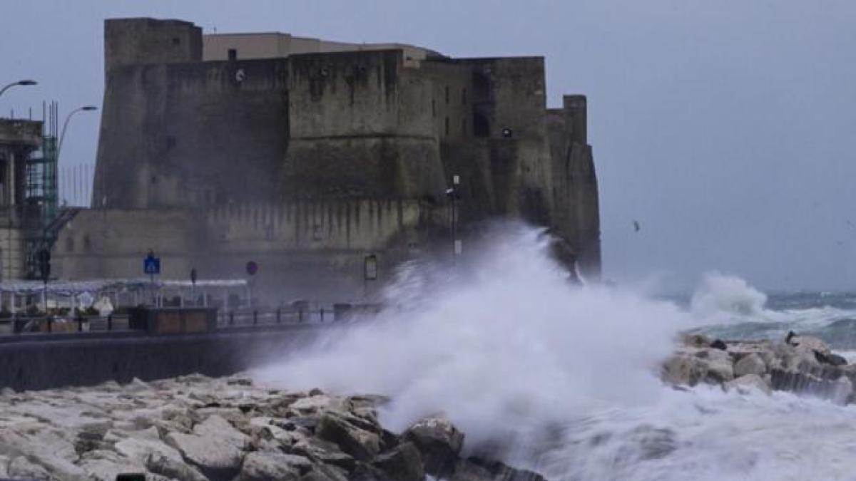 Allerta Meteo In Campania Per Venerd Previsti Vento Forte E Mare