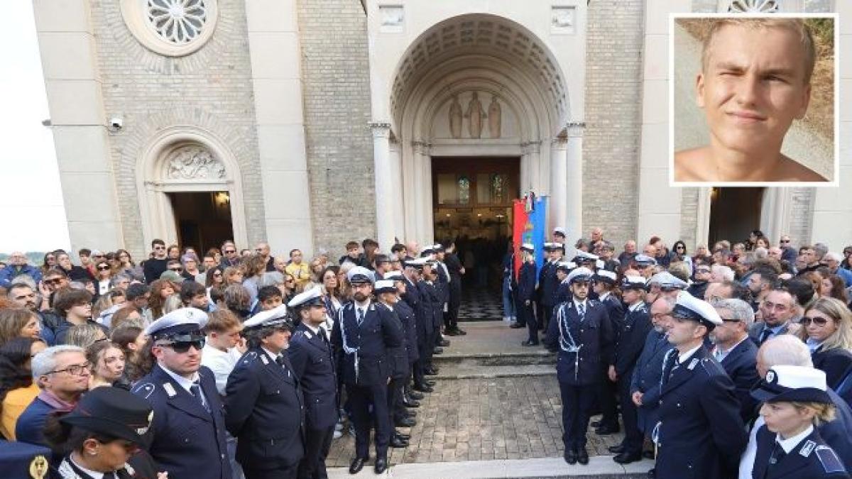 Il Funerale Di Leonardo Calcina A Senigallia E L Sms Ricevuto Dalla