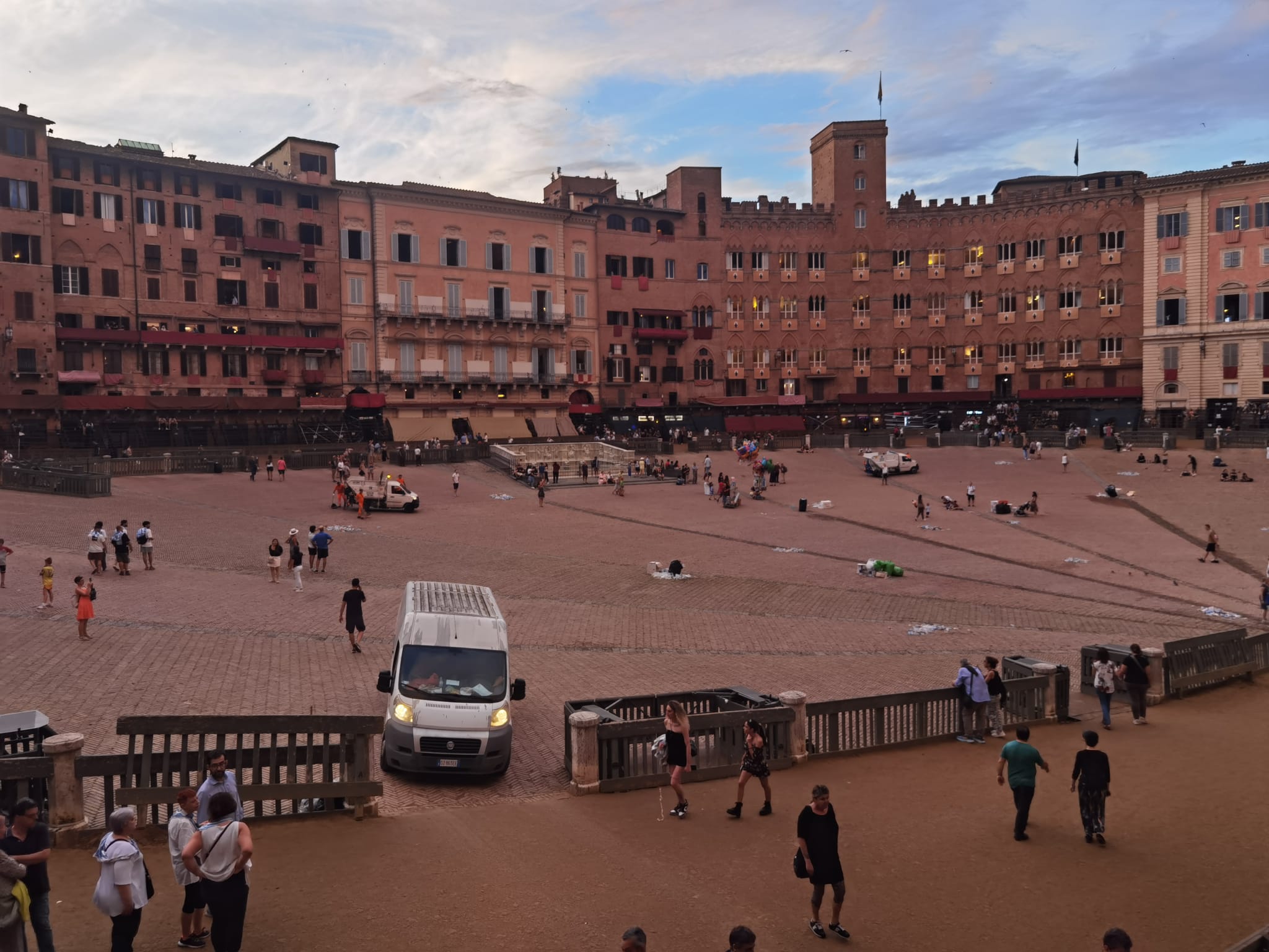 Il Primo Annullamento Del Palio Di Siena A Causa Della Pioggia Con I