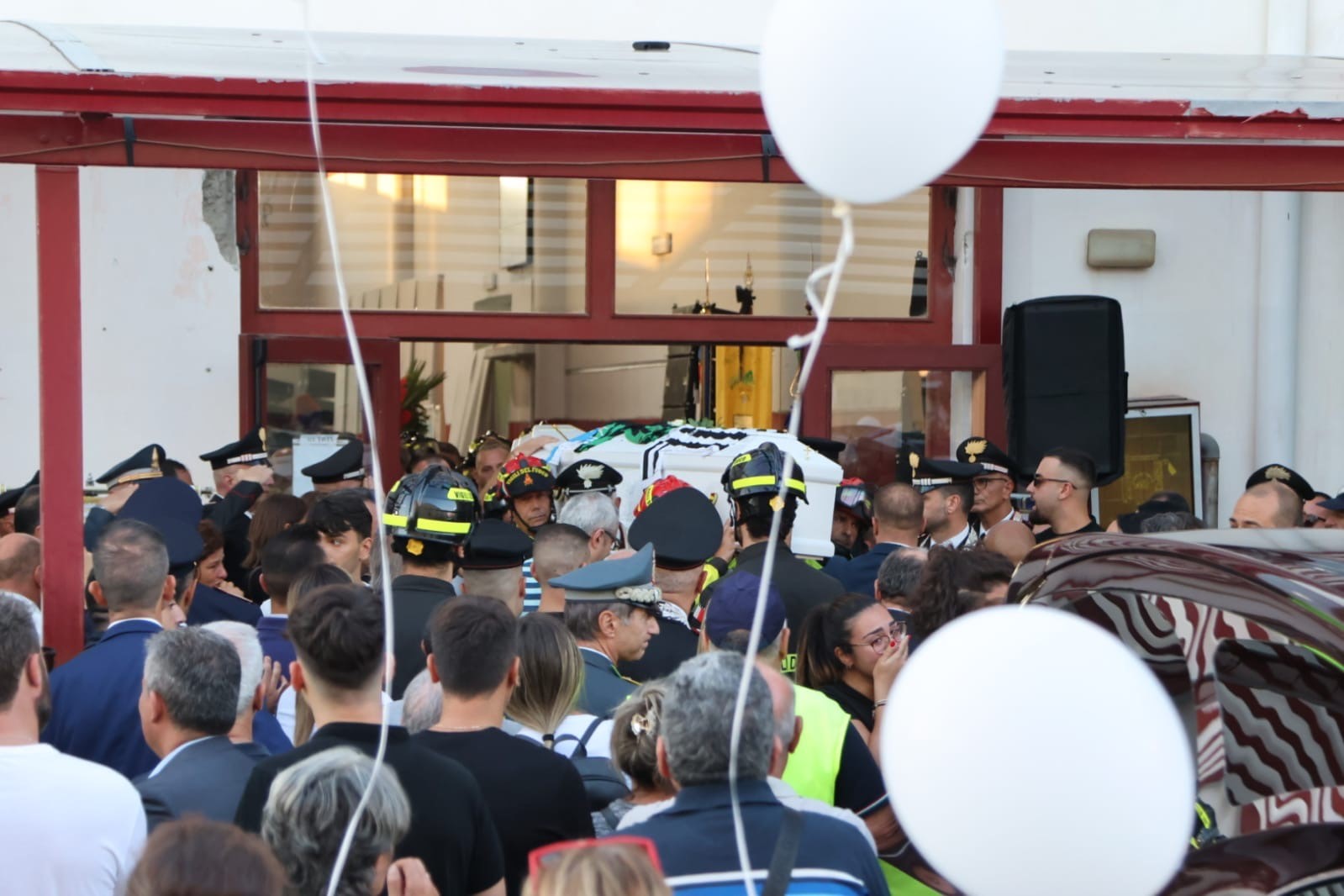 Crollo A Saviano Folla Ai Funerali Delle Vittime Carabiniere Dei