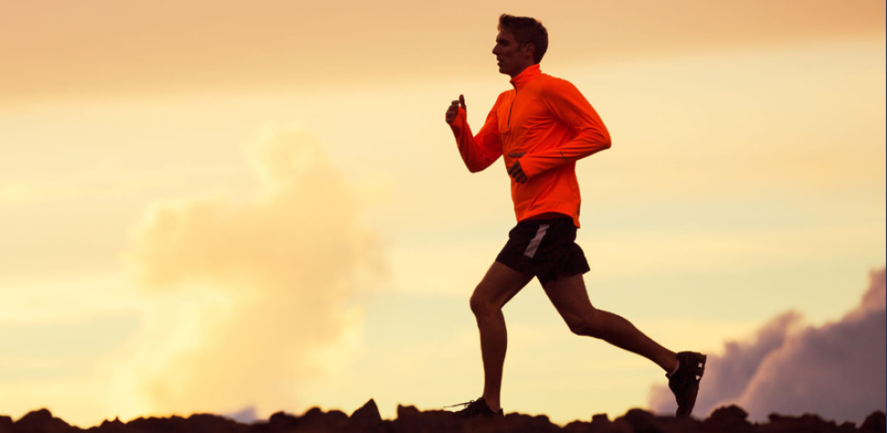 Correre in autunno dalla giacca ai pantaloni l occorrente che non deve assolutamente mancare Corriere