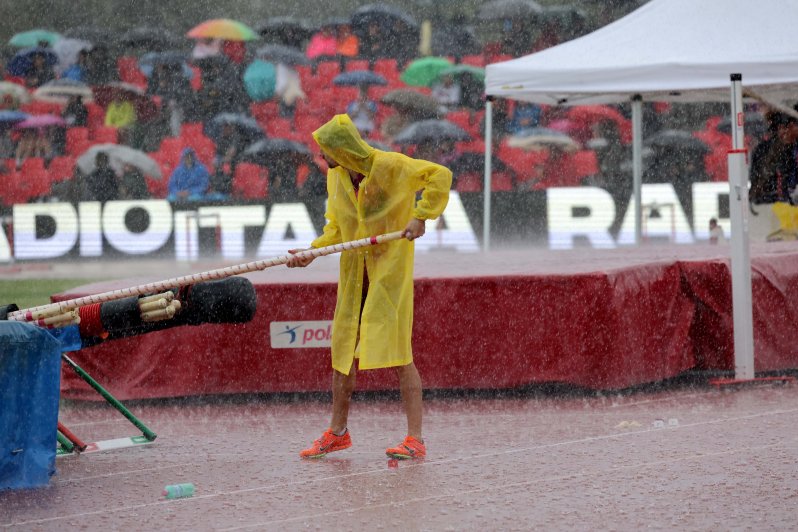 La pioggia battente rovina la festa a Sanpolino, m il pubblico applaude le stelle dell'atletica