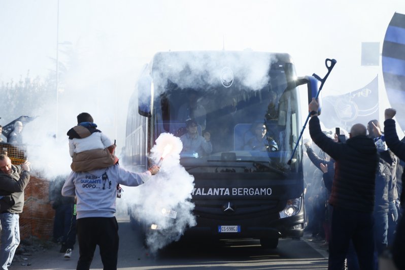 Supercoppa, l'Atalanta parte per Riyad: le foto dei tifosi a Zingonia