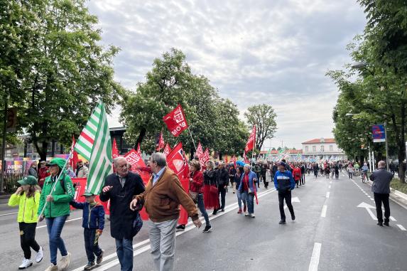 Primo Maggio Bergamo, Il Corteo Di Cgil, Cisl E Uil: Le Foto | Corriere.it