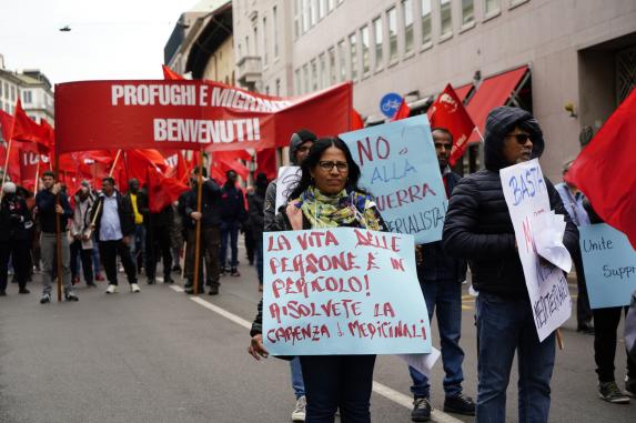 Primo Maggio A Milano, Gli Striscioni, I Turisti E La Parade | Corriere.it