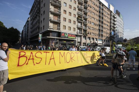 Il Flash Mob Dei Ciclisti In Piazzale Loreto Dopo L'incidente Mortale ...