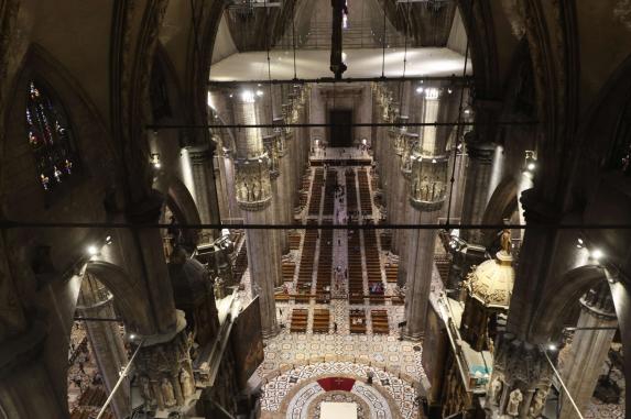 Nel Duomo di Milano i preparativi per il rito della Nivola Corriere.it