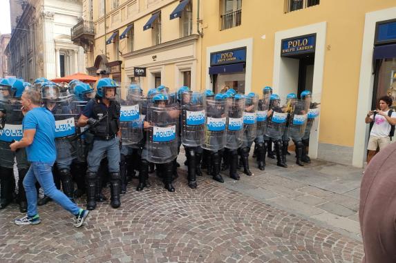 Torino, No Tav, Studenti E Centri Sociali In Corteo Per Contestare L ...